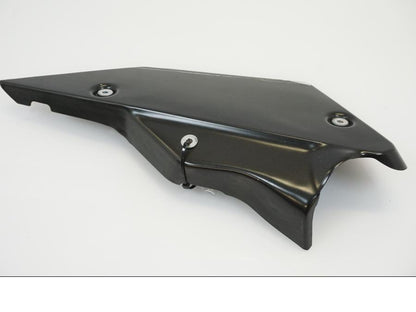 Baksidan på Värmeskydd från en Kawasaki ZX-10R -2008 motorcykel.