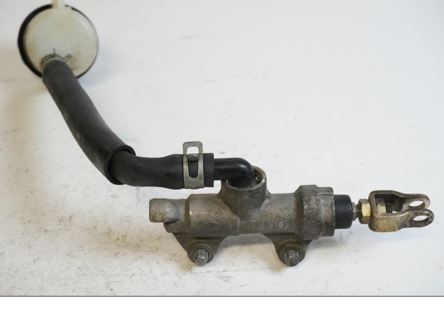 Framsidan på Bromshuvudcylinder från en Kawasaki ZX-7R -1997 motorcykel.