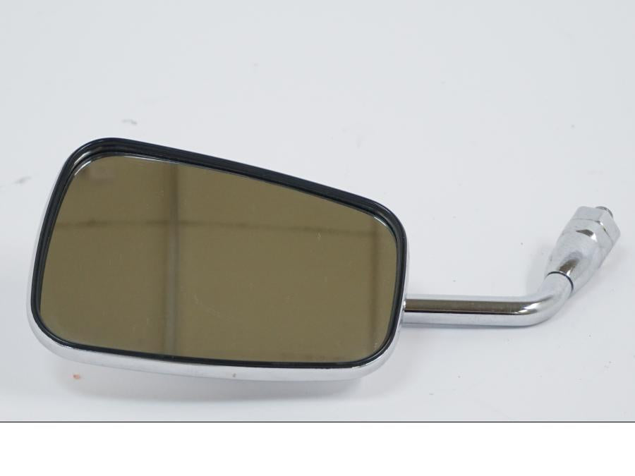 Baksidan på Backspegel från en Kawasaki VN 1500 -2002 motorcykel.