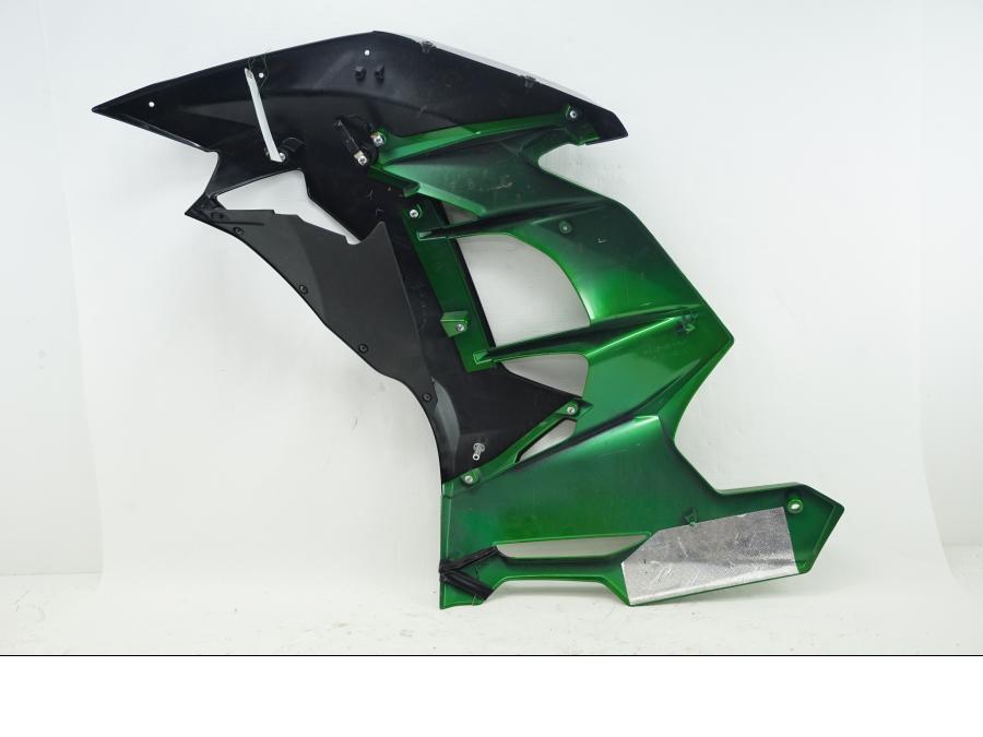 Baksidan på Sidkåpa från en Kawasaki Ninja H2 -2018 motorcykel.