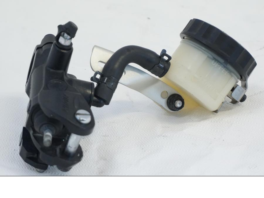 Höger sida på Bromshuvudcylinder från en Triumph Daytona 675 -2010 motorcykel.