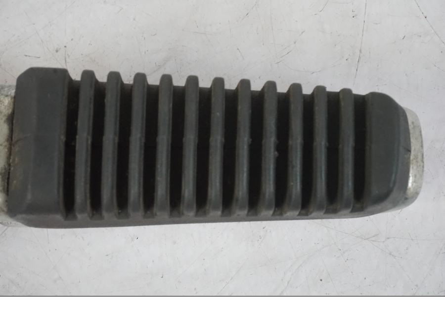 Baksidan på Fotpinne från en Suzuki GSX 550 EF -1985 motorcykel.