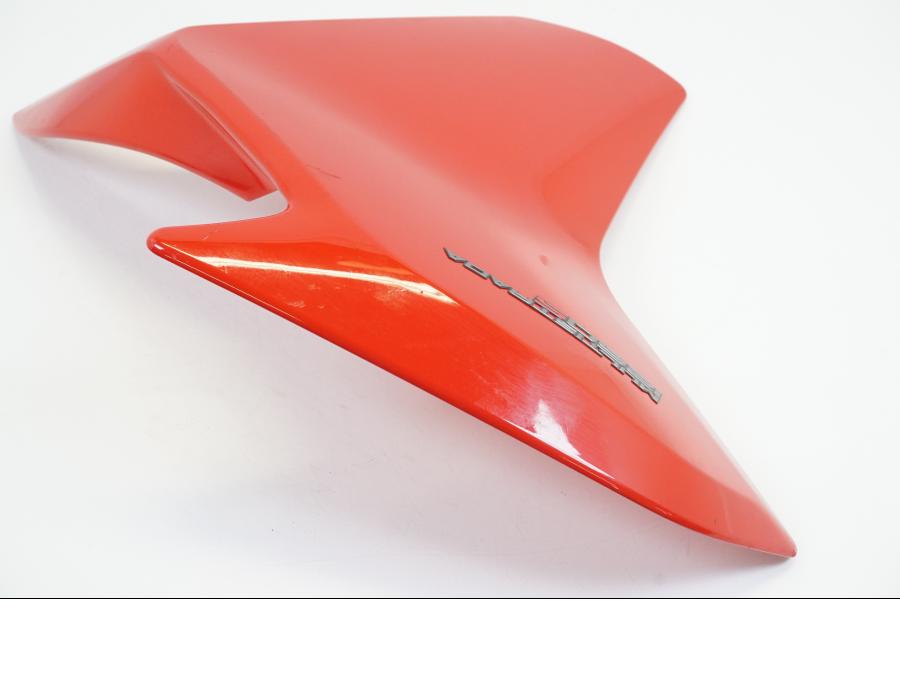 Höger sida på Sidkåpa från en Ducati Multistrada 1260 s -2020 motorcykel.