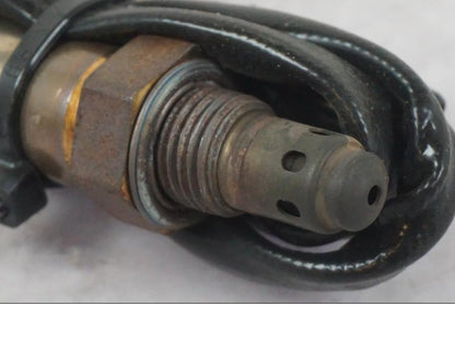 Baksidan på Lambdasond från en KTM 1290 Super Duke R -2022 motorcykel.