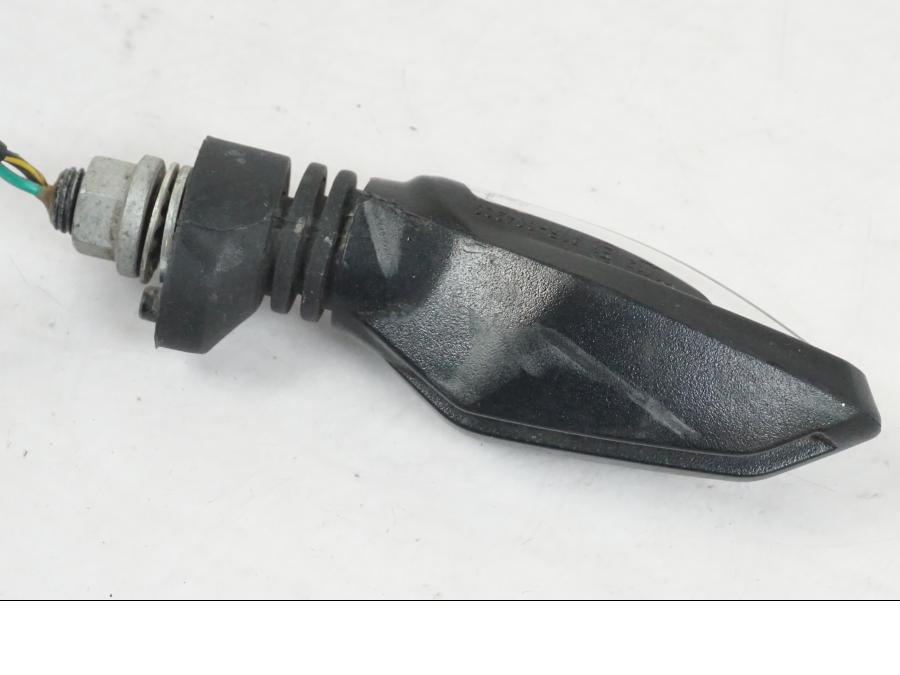 Snett nerifrån på Blinkers LED från en Husqvarna 701 SUPERMOTO ABS -2016 motorcykel.