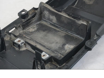 Höger sida på Undertail från en Aprilia Tuono V4R -2011 motorcykel.