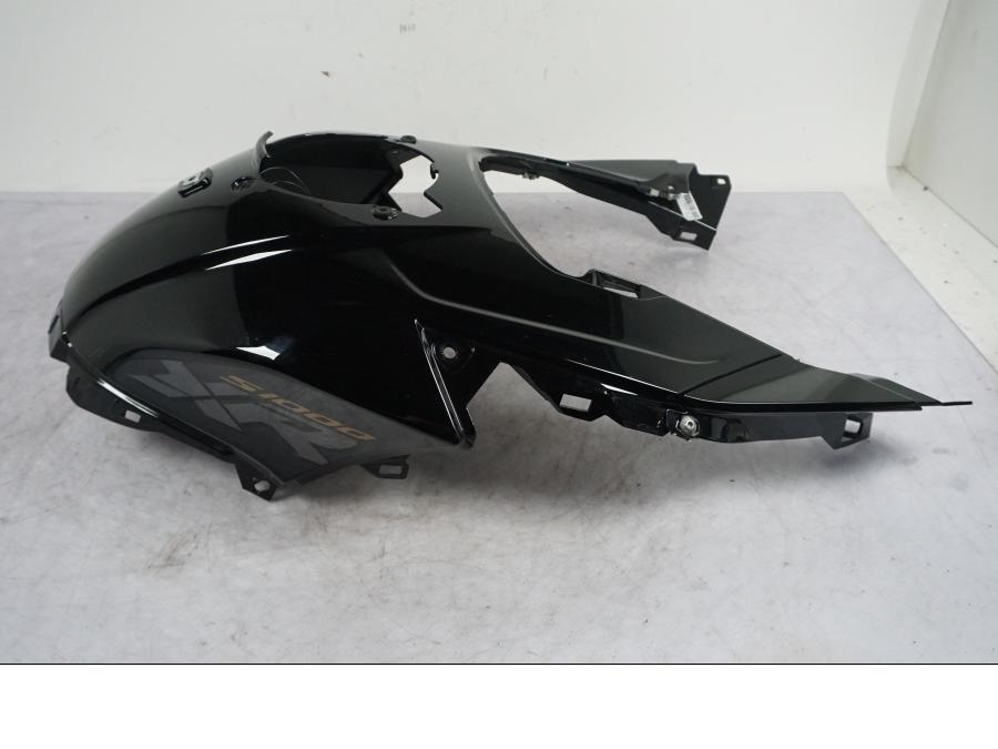 Baksidan på Tankkåpa från en BMW S 1000 XR -2019 motorcykel.