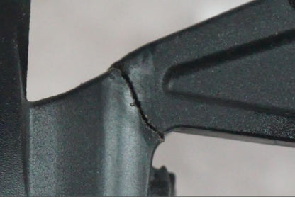 Snett nerifrån på Oljekyl från en Ducati Multistrada V4 -2024 motorcykel.