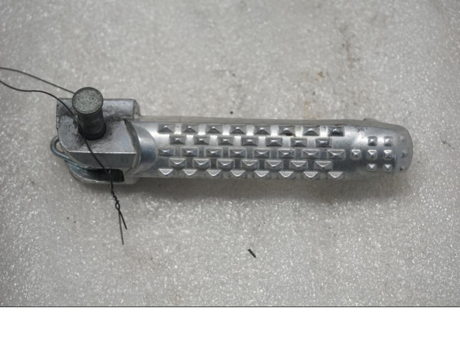 Framsidan på Fotpinne från en Suzuki SV 650 -2016 motorcykel.