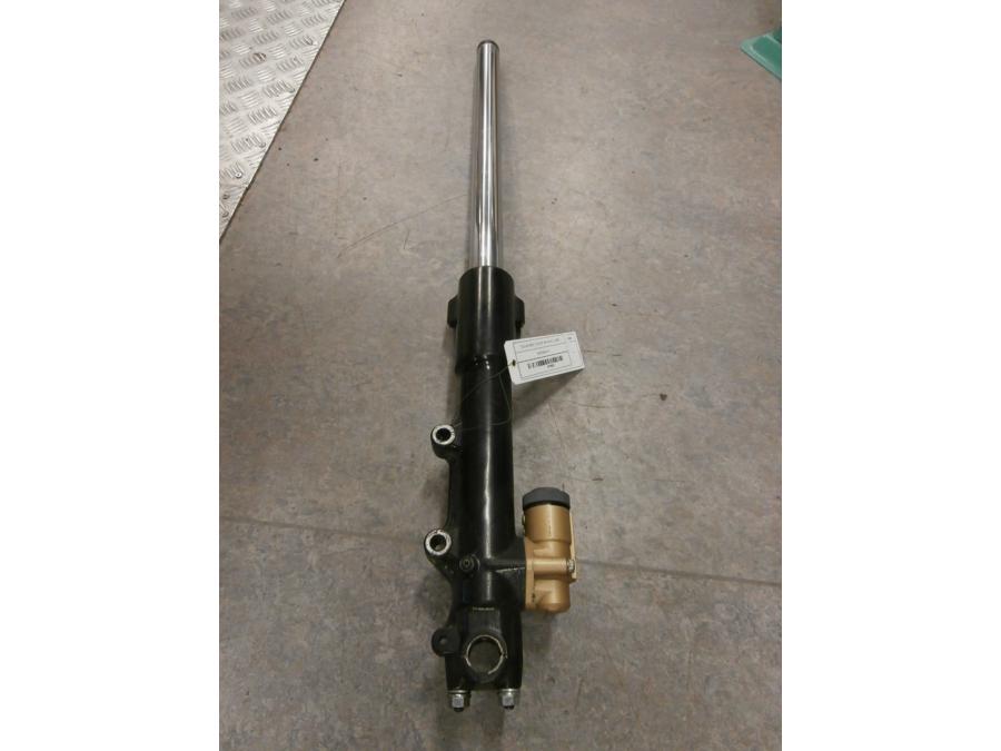 Framsidan på Gaffelben från en Suzuki GSX 1100 EF -1984 motorcykel.