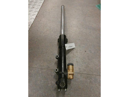 Framsidan på Gaffelben från en Suzuki GSX 1100 EF -1984 motorcykel.