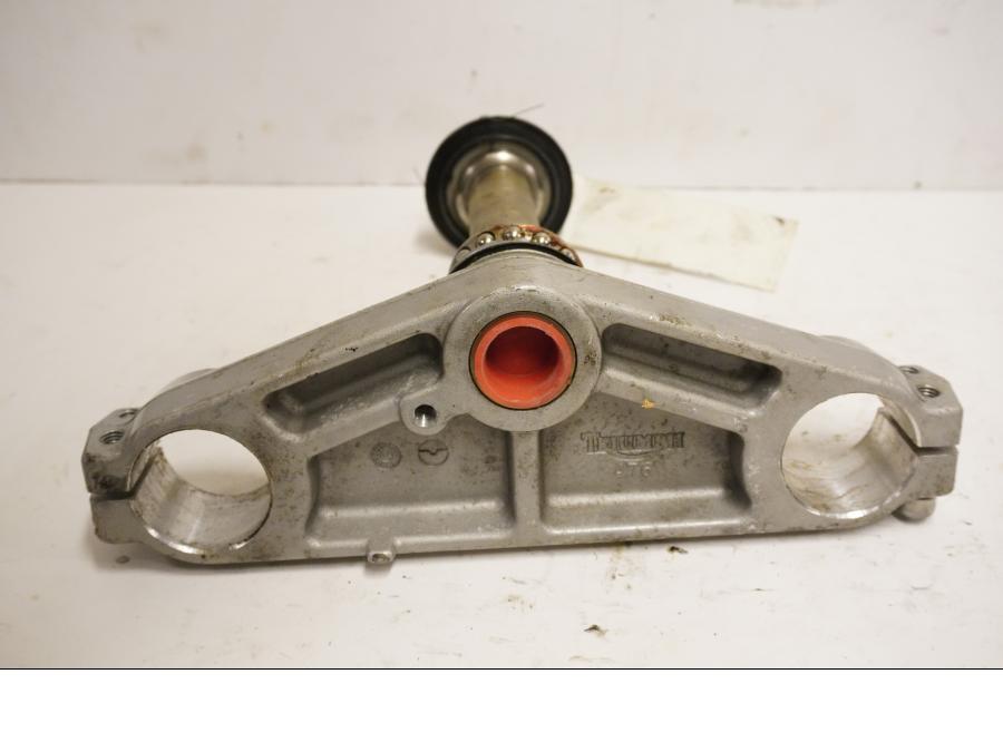 Baksidan på Gaffelkrona från en Triumph Sprint ST -2007 motorcykel.