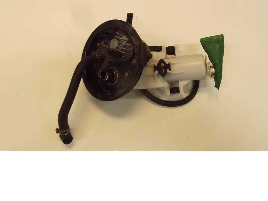 Framsidan på Bensinpump insprut från en BMW R 1200 ST -2005 motorcykel.