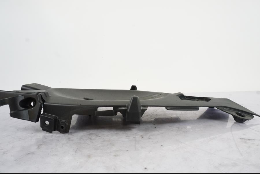 Baksidan på Undertail från en Kawasaki ER-6N -2012 motorcykel.