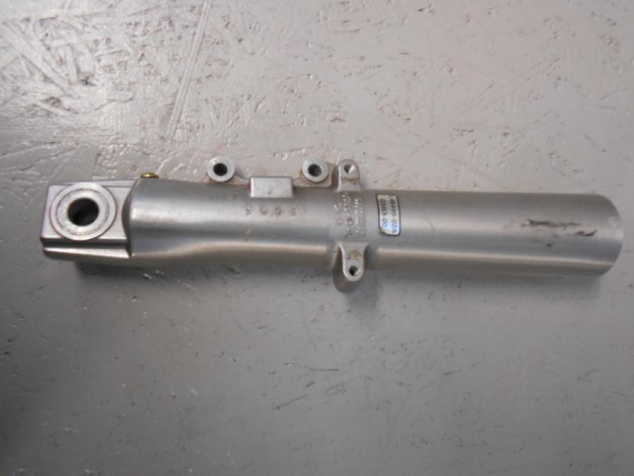 Baksidan på Gaffelben från en H-D Street Glide FLHX -2000 motorcykel.