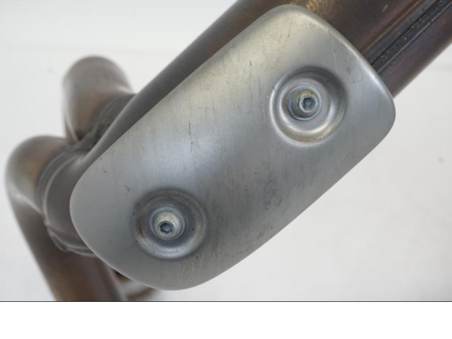 Extrabild4 på Avgassystem från en Yamaha YZF R7 -2022 motorcykel.