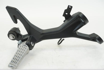 Baksidan på Fotpinne från en Kawasaki NINJA 400 -2020 motorcykel.