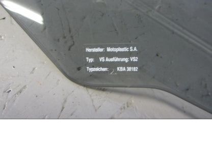 Vänster sida på Vindruta från en Ducati Multistrada 1200 -2015 motorcykel.