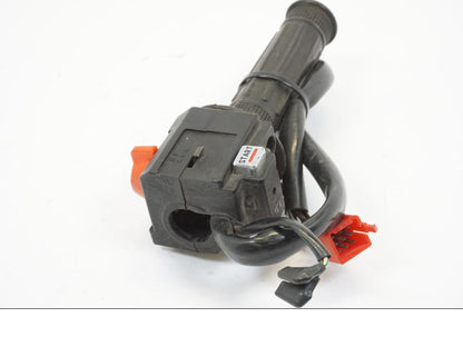 Snett nerifrån på Styrelreglage från en Honda VF 750 S -1982 motorcykel.