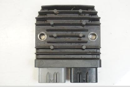 Framsidan på Likriktare från en Honda CB 650 F Hornet -2017 motorcykel.