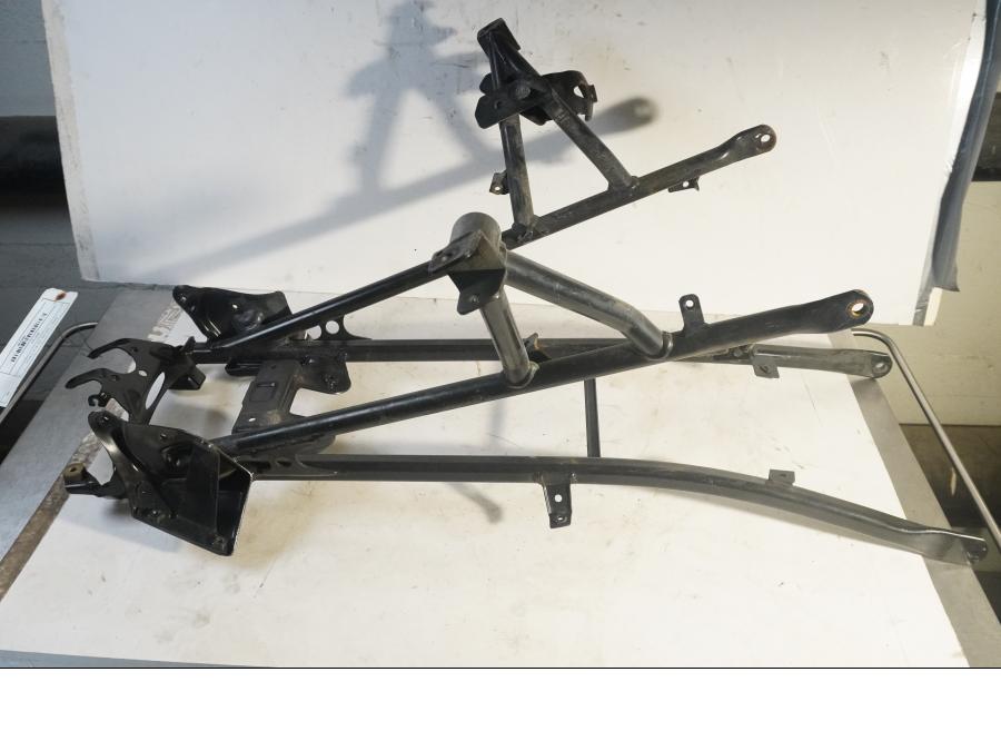 Höger sida på Bakram från en BMW F 650 CS -2002 motorcykel.