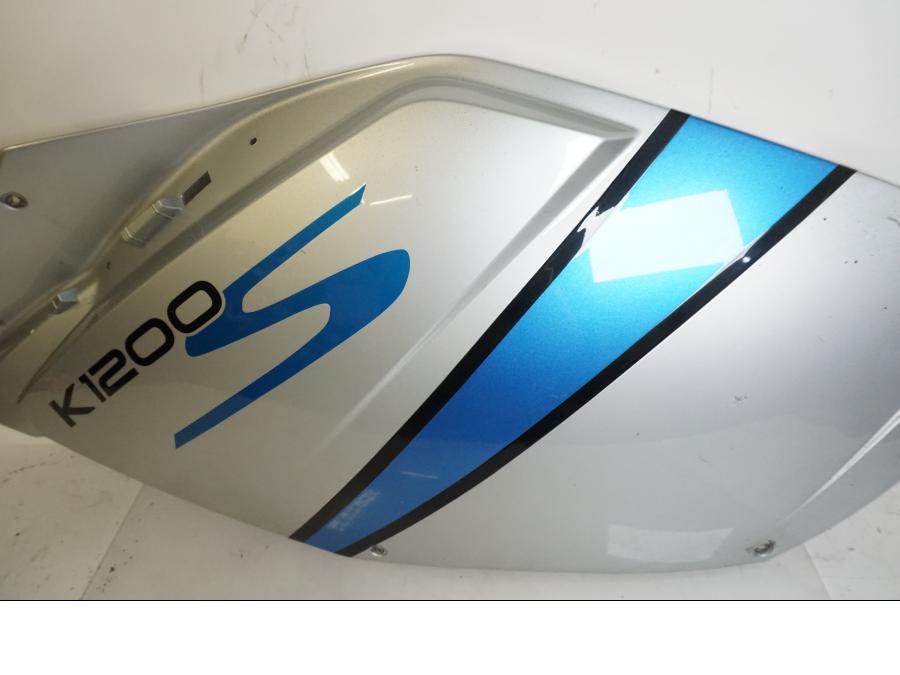 Höger sida på Sidkåpa från en BMW K 1200 S -2007 motorcykel.