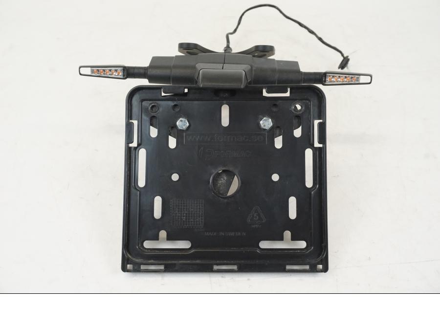 Baksidan på Skylthållare från en Triumph Speed Triple -2021 motorcykel.