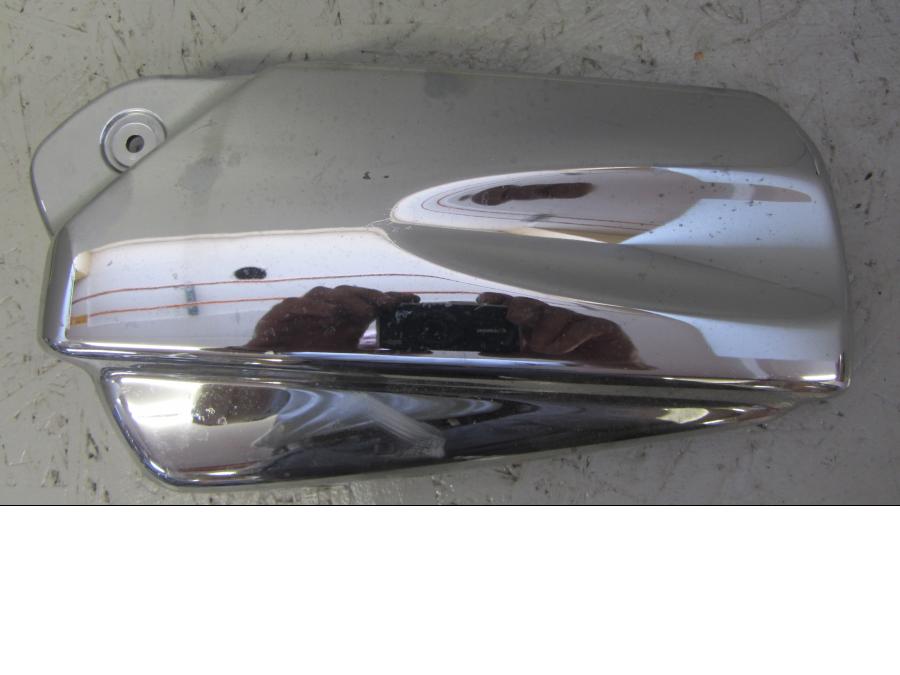 Framsidan på Motorkåpa från en Yamaha XVS 1100 -2002 motorcykel.