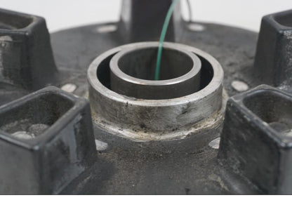 Snett nerifrån på Drevfäste från en Suzuki GSX-R 1000 -2007 motorcykel.