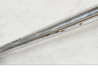 Vänster sida på Sidostöd från en Suzuki VZR 1800 -2009 motorcykel.