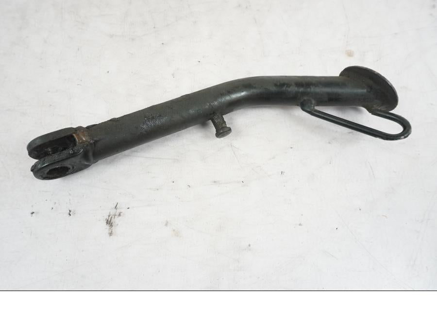 Baksidan på Sidostöd från en KTM 125 Duke -2022 motorcykel.