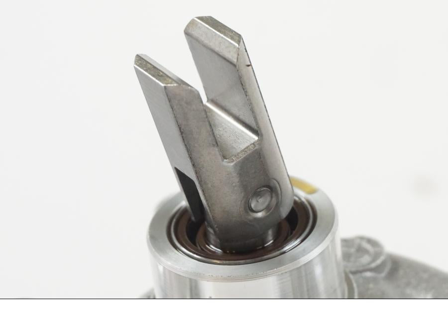 Snett uppifrån på Vattenpump från en BMW R 1250 GS -2021 motorcykel.