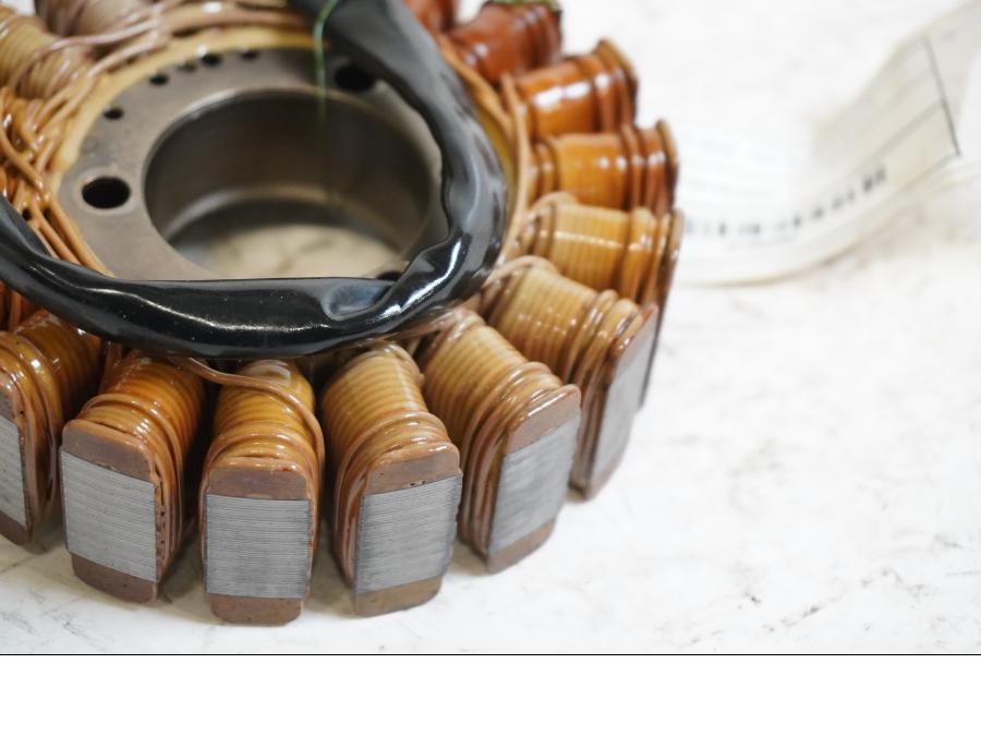 Baksidan på Generator från en Suzuki GSX-R 600 -2004 motorcykel.