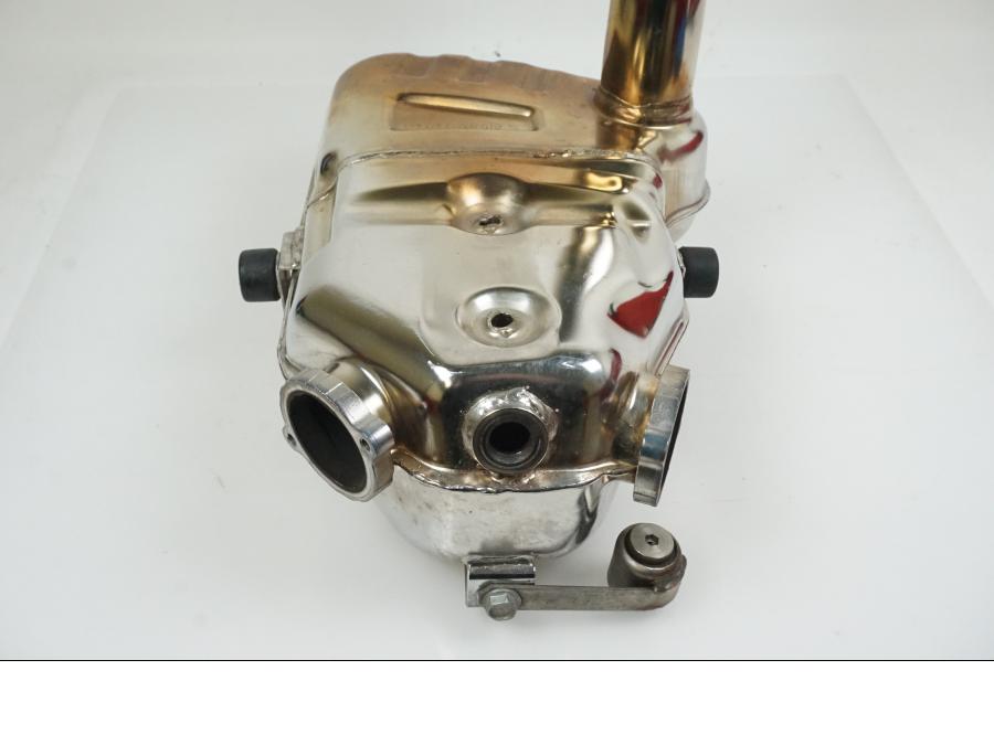 Höger sida på Mellanburk från en BMW R 1100 S -2003 motorcykel.