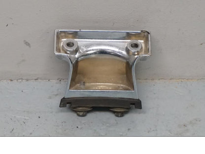 Baksidan på Skylthållare från en Suzuki VL 800 -2001 motorcykel.