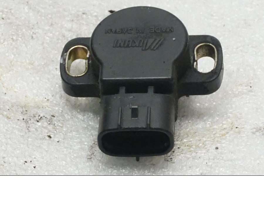 Baksidan på TPS från en Suzuki SV 650 -2006 motorcykel.