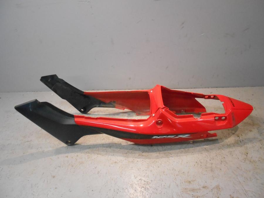 Framsidan på Bakvinge från en Honda CBR 125 R -2007 motorcykel.