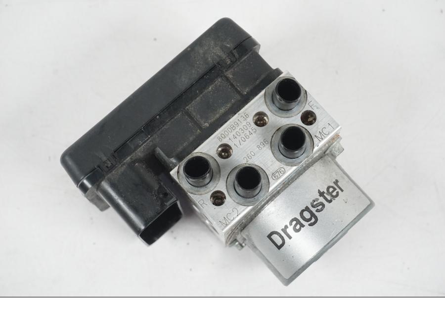 Baksidan på ABS Modulator från en MV Agusta Dragster -2014 motorcykel.