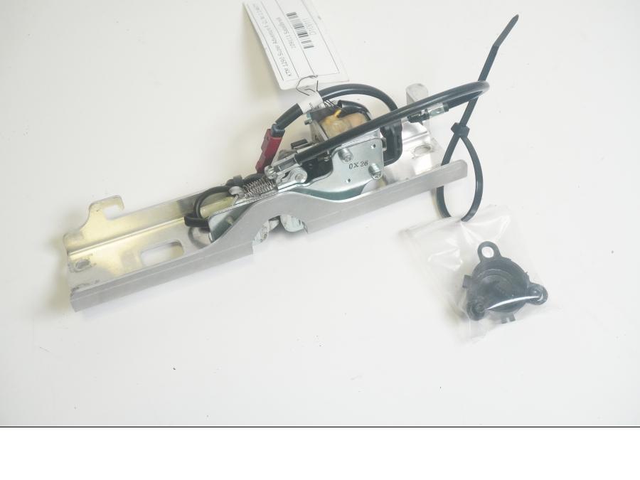 Framsidan på Sadellåsrelä från en KTM 1290 Super Adventure R -2021 motorcykel.