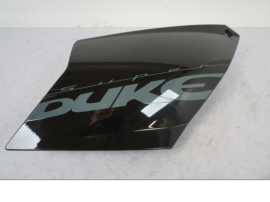 Framsidan på Kylarvinge från en KTM 990 Super Duke -2006 motorcykel.