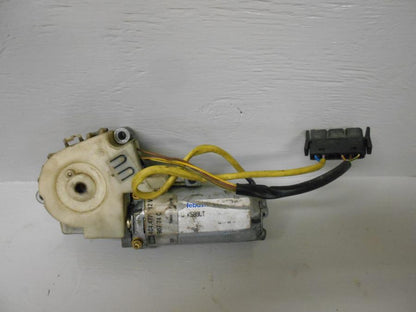 Baksidan på Vindrutemotor från en BMW K 1200 LT -2007 motorcykel.