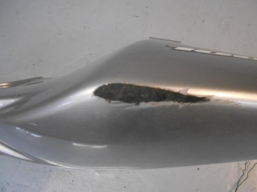 Baksidan på Bakvinge från en Suzuki GSX-R 1000 -2007 motorcykel.