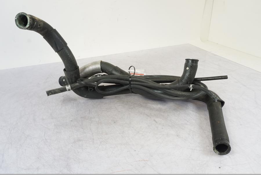 Snett nerifrån på Vattenkyl Slang Set från en Suzuki GSX 1300 RX -1999 motorcykel.