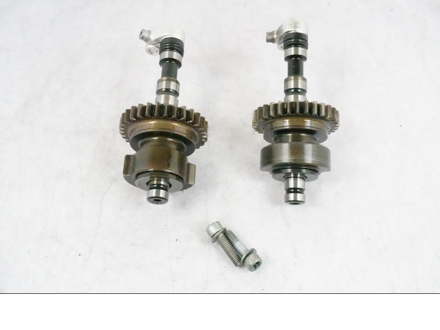 Framsidan på Balansaxel från en BMW K 1200 S -2005 motorcykel.