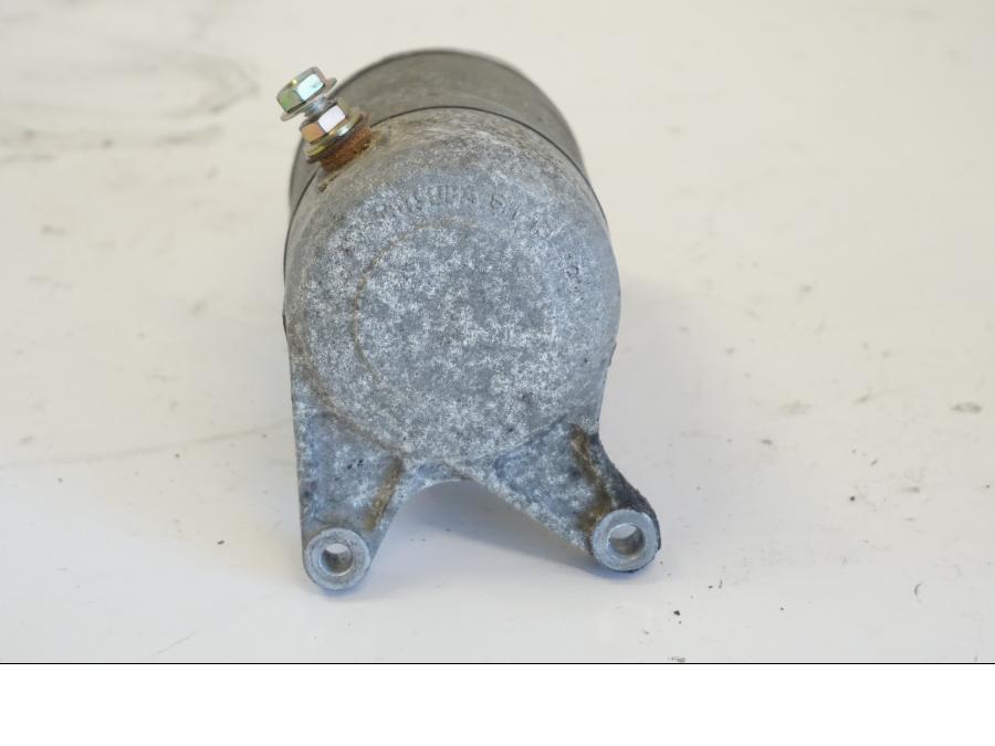 Extrabild2 på Startmotor från en Yamaha YZF 1000 R -1997 motorcykel.