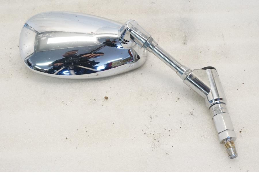 Framsidan på Backspegel från en Yamaha XVZ 13TD -1999 motorcykel.