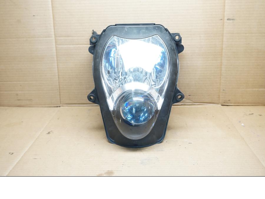 Framsidan på Strålkastare från en Suzuki GSX 1300 R -2001 motorcykel.