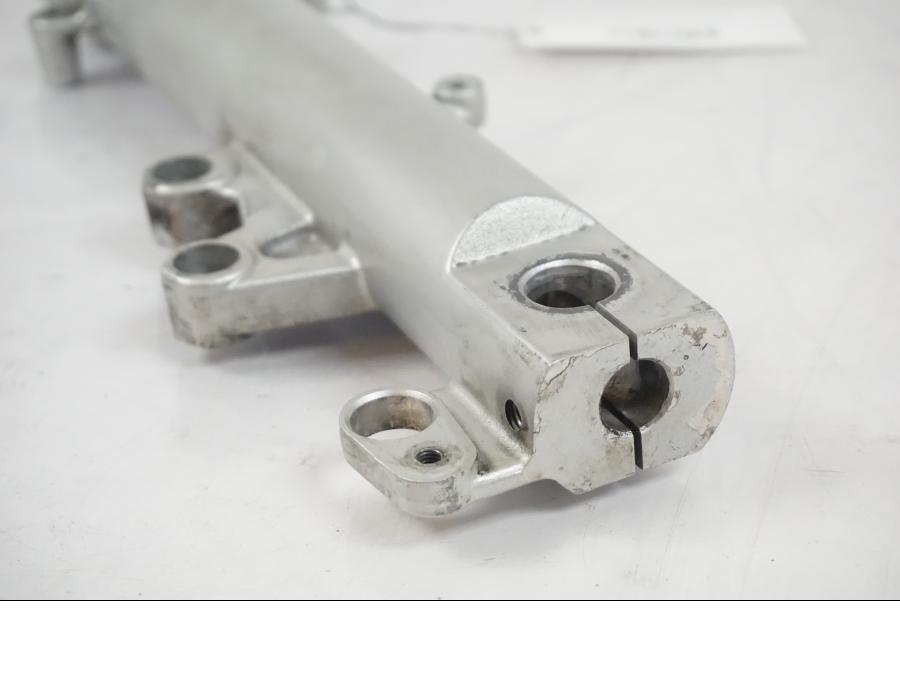 Baksidan på Gaffelben från en BMW F 650 CS -2002 motorcykel.