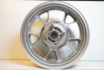 Extrabild1 på Fälg från en Kawasaki GTR 1400 -2008 motorcykel.