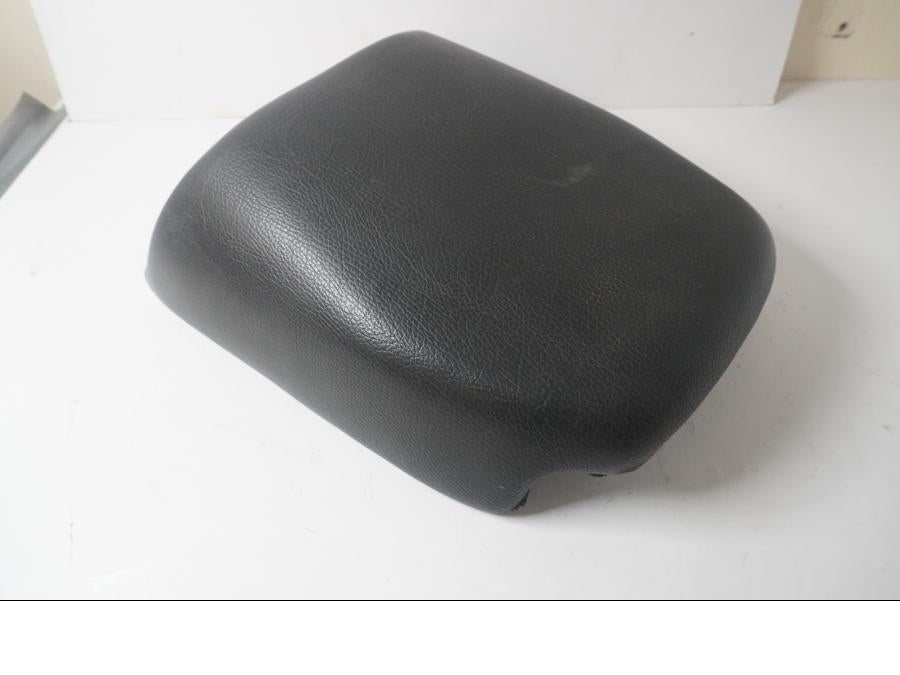 Baksidan på Sadel från en Triumph Tiger -2002 motorcykel.